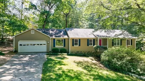 2726 Whitehurst Dr NE, Marietta, GA 30062