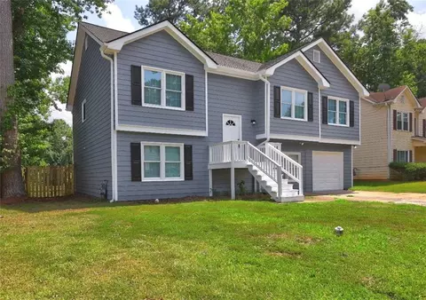 821 Shore Dr, Lithonia, GA 30058