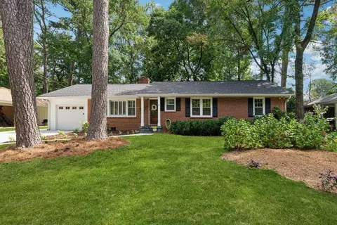 525 Robin Ln SE, Marietta, GA 30067