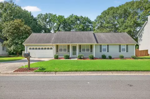 944 Century Oaks Dr, Winder, GA 30680