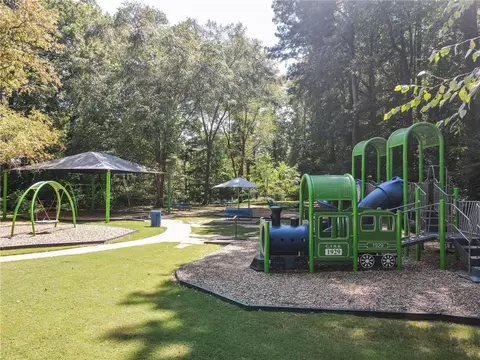 Exterior - 3505 Keswick Dr, Chamblee, GA 30341 photo 14 of 15