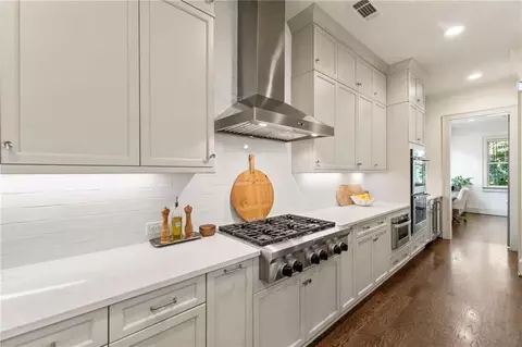 Kitchen - 3505 Keswick Dr, Chamblee, GA 30341 photo 4 of 4