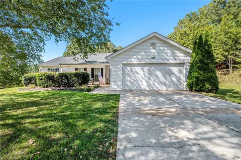 5312 Skyland Ct, Lula, GA 30554