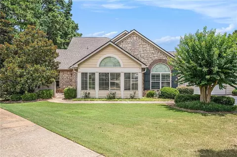 221 Fenwick Cir, Mcdonough, GA 30253