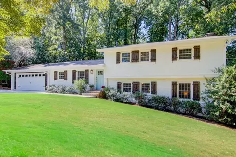 1595 Chateau Dr, Dunwoody, GA 30338