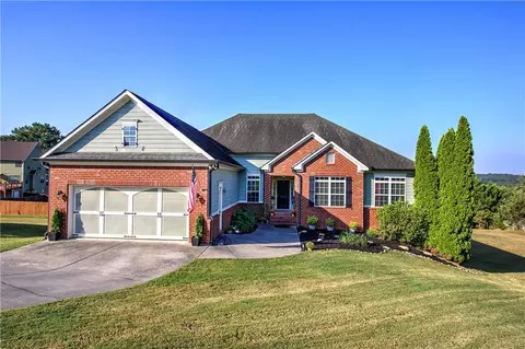 12 Prestwick Loop NW, Cartersville, GA 30120