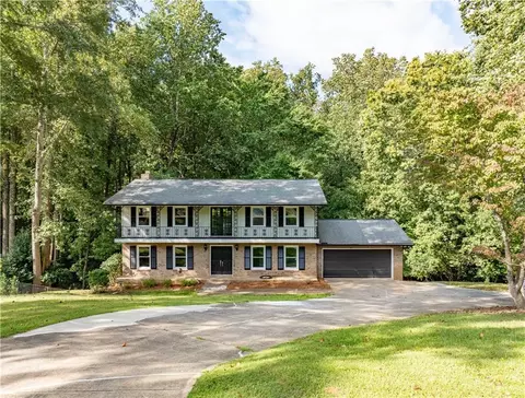 546 Woodland Dr, Gainesville, GA 30501