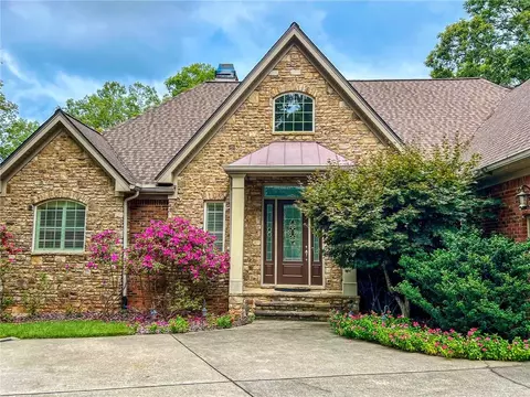 2527 Katherine Cir, Gainesville, GA 30506