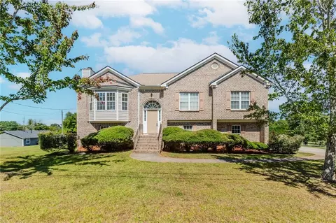 3885 Laurens Ln, Snellville, GA 30039