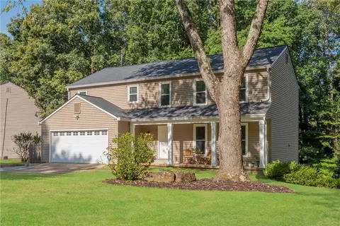 500 Barrington Dr W, Roswell, GA 30076