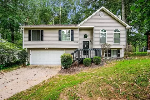 8373 Lake Dr, Snellville, GA 30039