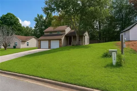 1055 Chapman Ln, Stone Mountain, GA 30088