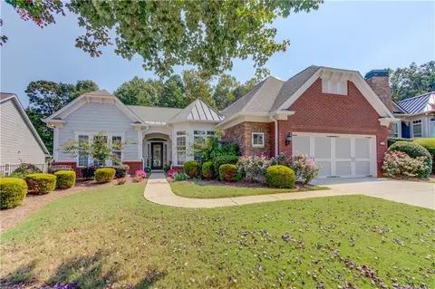 6320 Thunder Ridge Cir, Hoschton, GA 30548