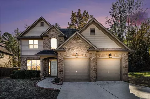 3907 Dunaire Dr, Stone Mountain, GA 30083