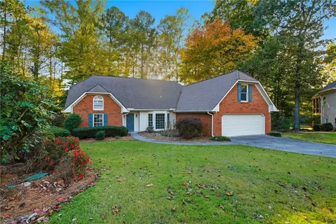5573 Fallsbrook Trce NW, Acworth, GA 30101