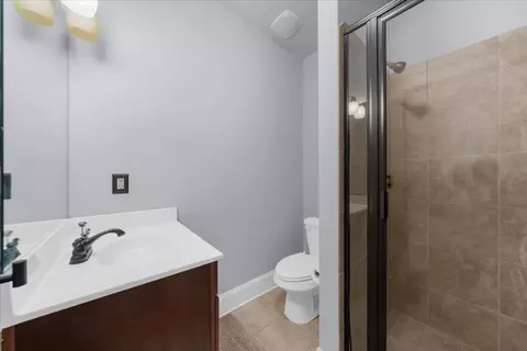 Bath - 2442 Gatebury Cir, Chamblee, GA 30341 photo 7 of 7