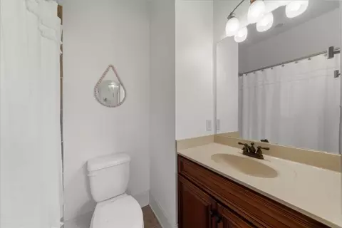 Bath - 2442 Gatebury Cir, Chamblee, GA 30341 photo 6 of 7