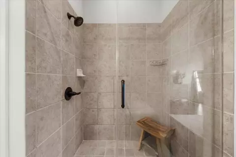 Bath - 2442 Gatebury Cir, Chamblee, GA 30341 photo 5 of 7