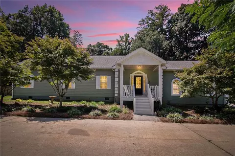 225 Meadowcliff Trl, Carrollton, GA 30116