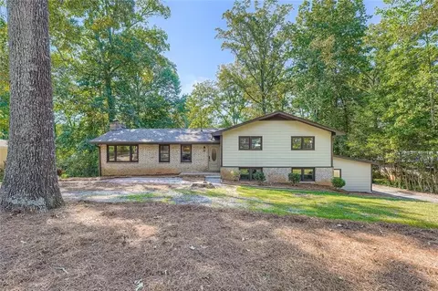 5733 Crestview Dr, Acworth, GA 30102