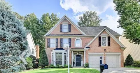735 Glenridge Close Dr NE, Atlanta, GA 30328