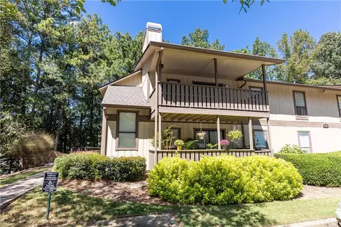 401 Woodcliff Dr, Atlanta, GA 30350