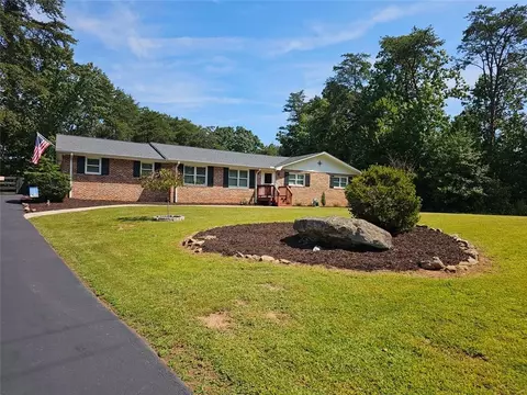 102 Pine Lake Dr, Cumming, GA 30040
