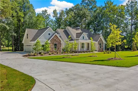 110 Farr Lake Dr, Tyrone, GA 30290