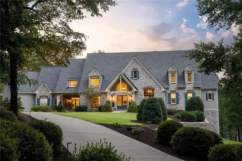 1065 Stonegate Ct, Roswell, GA 30075