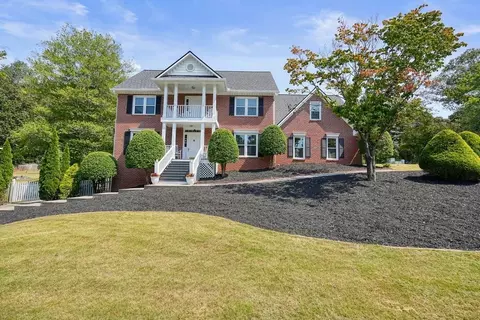 4937 Willow Creek Dr, Woodstock, GA 30188