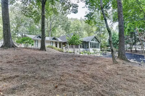 389 Lakeshore Dr, Berkeley Lake, GA 30096