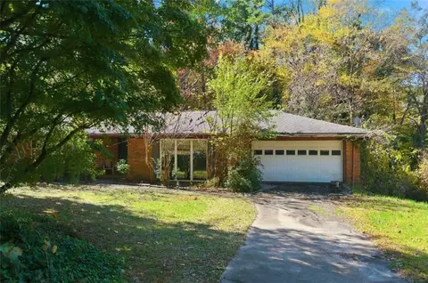 5839 Lakeshore Dr, Buford, GA 30518