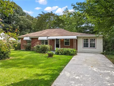 5288 Lee Cir, Forest Park, GA 30297