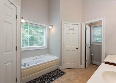 Bath - 556 Fuller Rd, Athens, GA 30607 photo 1 of 5