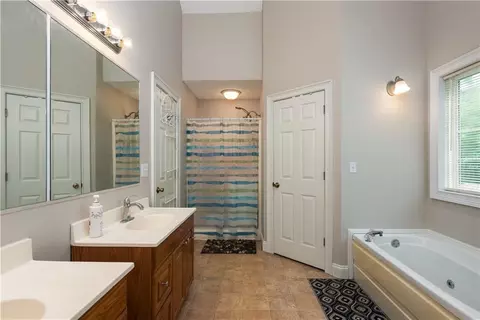 Bath - 556 Fuller Rd, Athens, GA 30607 photo 2 of 5