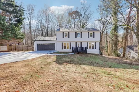 5465 N Fork Dr SW, Lilburn, GA 30047