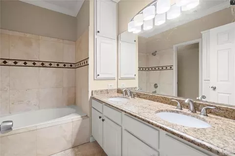 Bath - 2995 Oxwell Dr, Duluth, GA 30096 photo 1 of 3