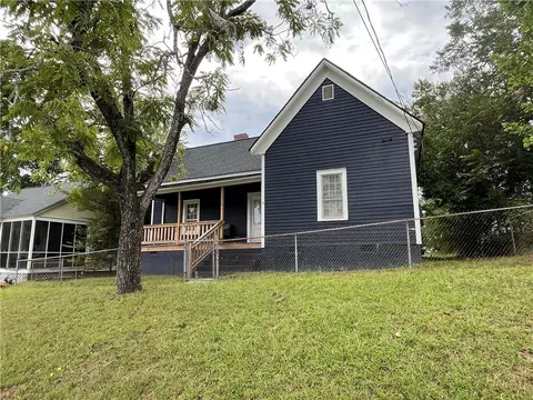 9 N Broad St, Porterdale, GA 30014