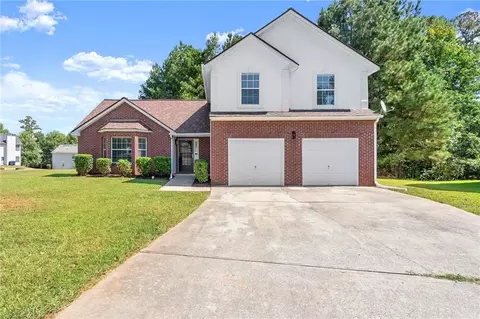 6877 Wildboar Dr, Fairburn, GA 30213