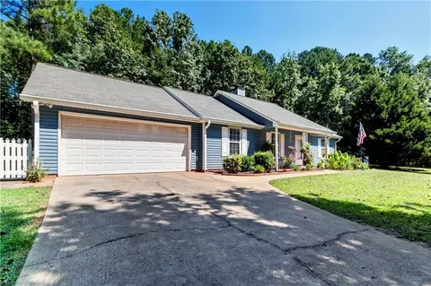 210 Steele Branch Ct, Hampton, GA 30228