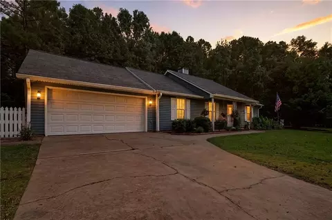 Exterior - 210 Steele Branch Ct, Hampton, GA 30228 photo 2 of 15