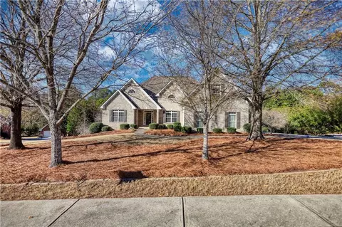 521 Sandy Cove Dr, Loganville, GA 30052