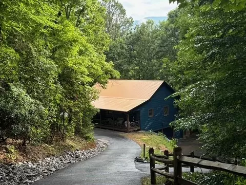3196 Creekview Rd, Hiawassee, GA 30546