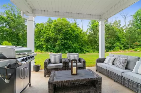 Exterior - 586 Collington Cir, Dalton, GA 30721 photo 4 of 5