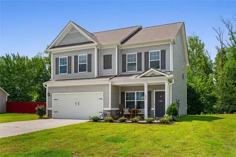 586 Collington Cir, Dalton, GA 30721