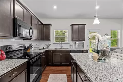 Kitchen - 586 Collington Cir, Dalton, GA 30721 photo 2 of 2