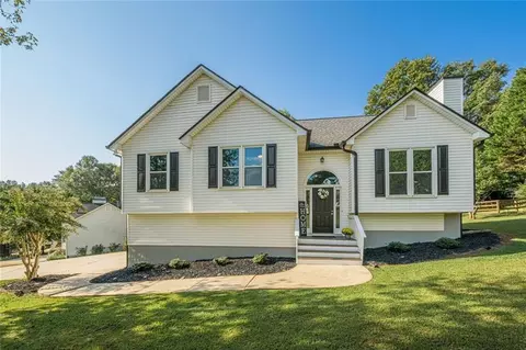 7010 Devon Dr, Cumming, GA 30028
