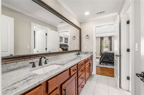 Bath - 580 Grimsby Ct, Suwanee, GA 30024 photo 5 of 6