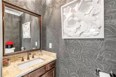 Bath - 580 Grimsby Ct, Suwanee, GA 30024 photo 4 of 6