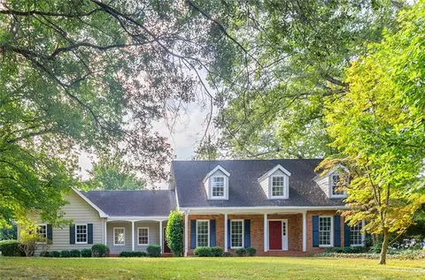 5149 Stratham Dr, Dunwoody, GA 30338